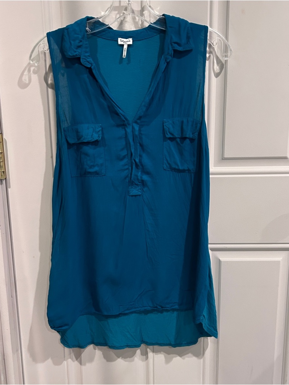 Splendid Teal Sleeveless V-Neck Tunic with Chest Pockets